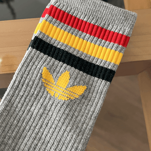 Calcetas adidas plomas verde amarillo y rojo