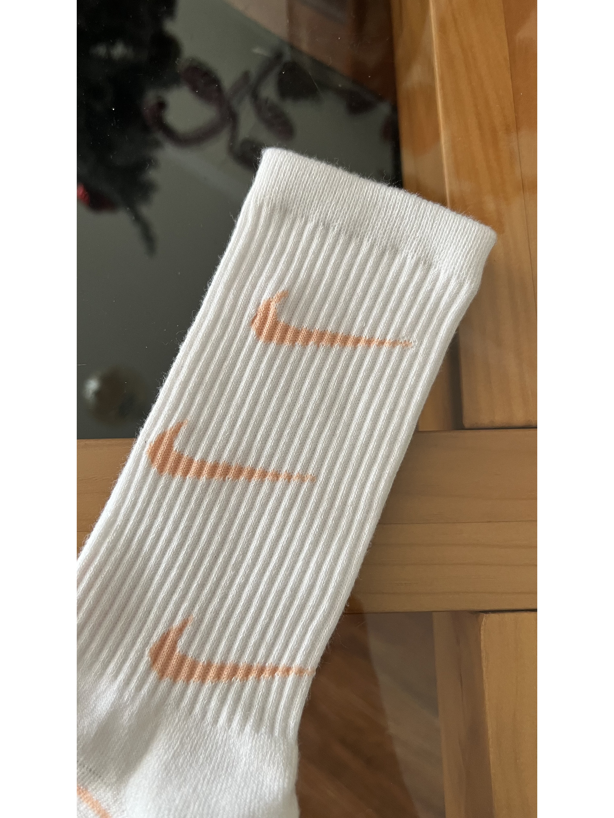 Calcetas nike logo color piel 1