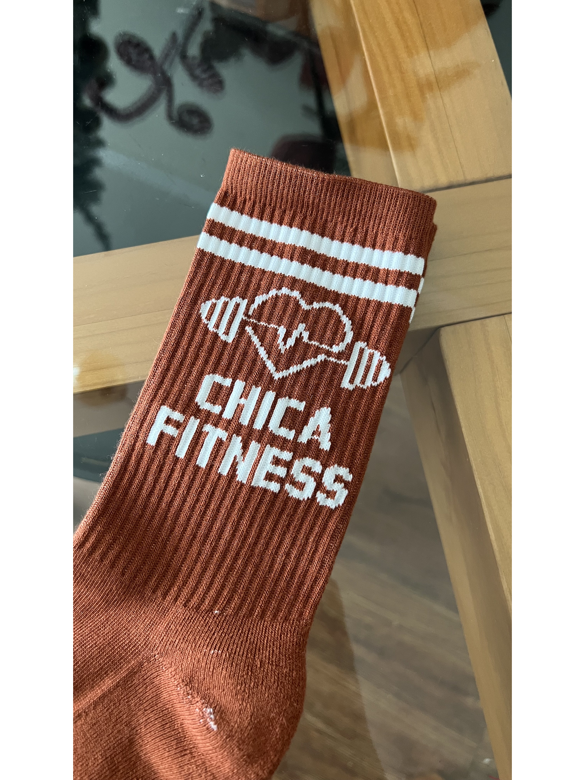 Calcetas chica fitness caoba 1