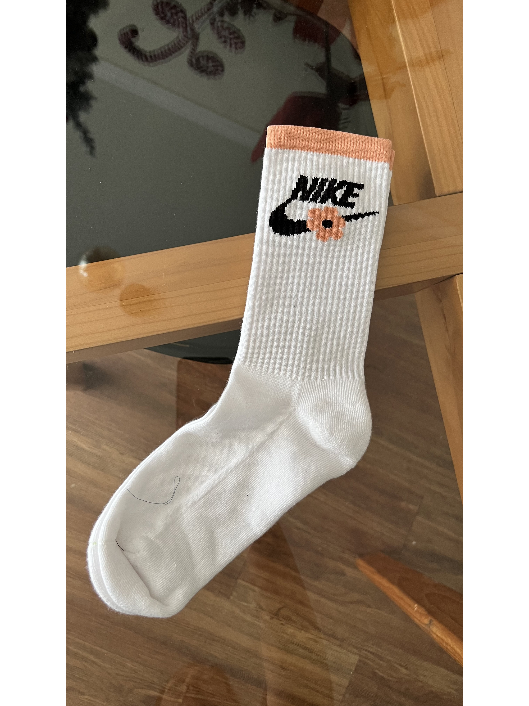 Calcetas nike blancas logo y flor 2