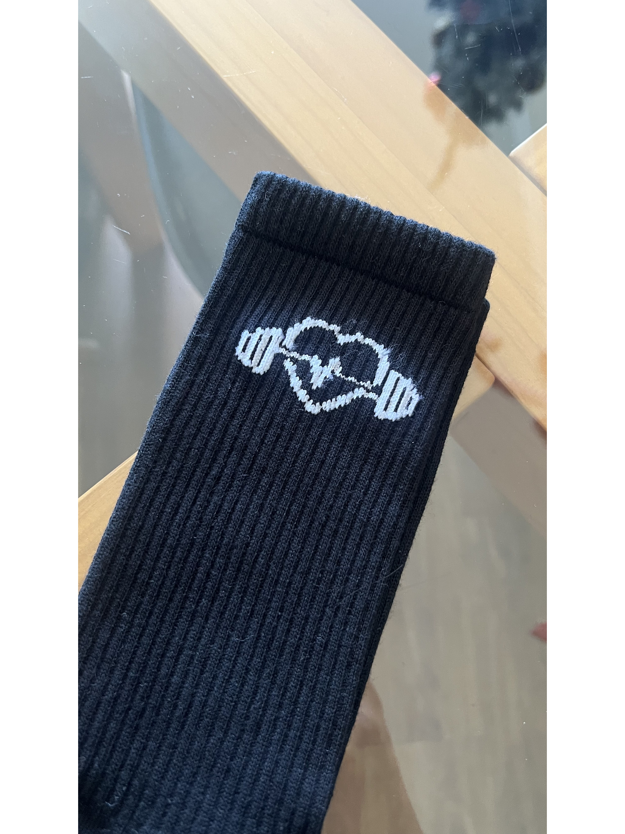 Calcetas negras corazón y pesas 1