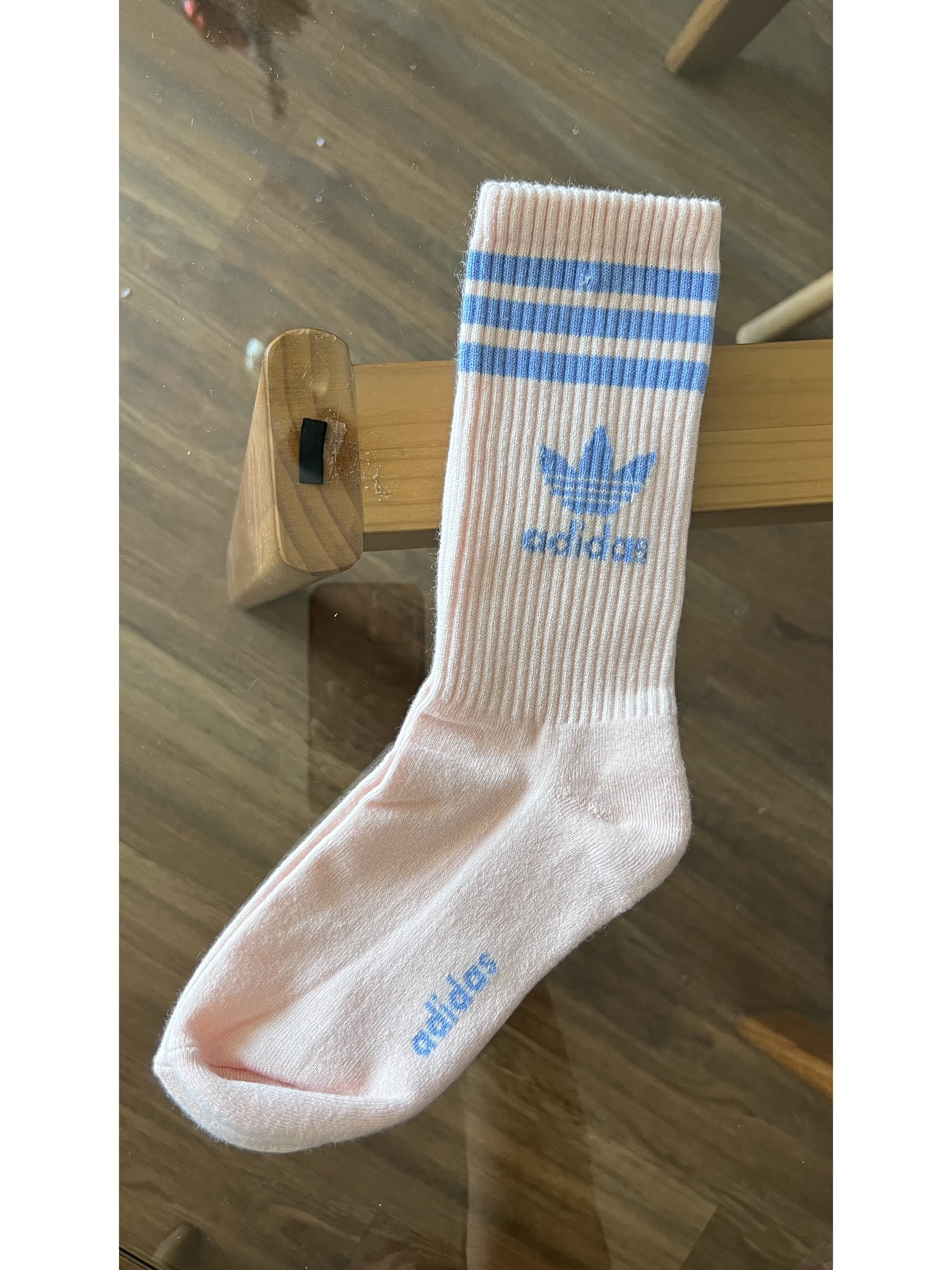 Calcetas adidas color piel y celeste 1