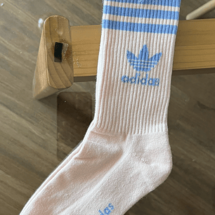 Calcetas adidas color piel y celeste