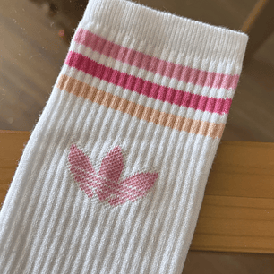 Calcetas adidas rosado y piel