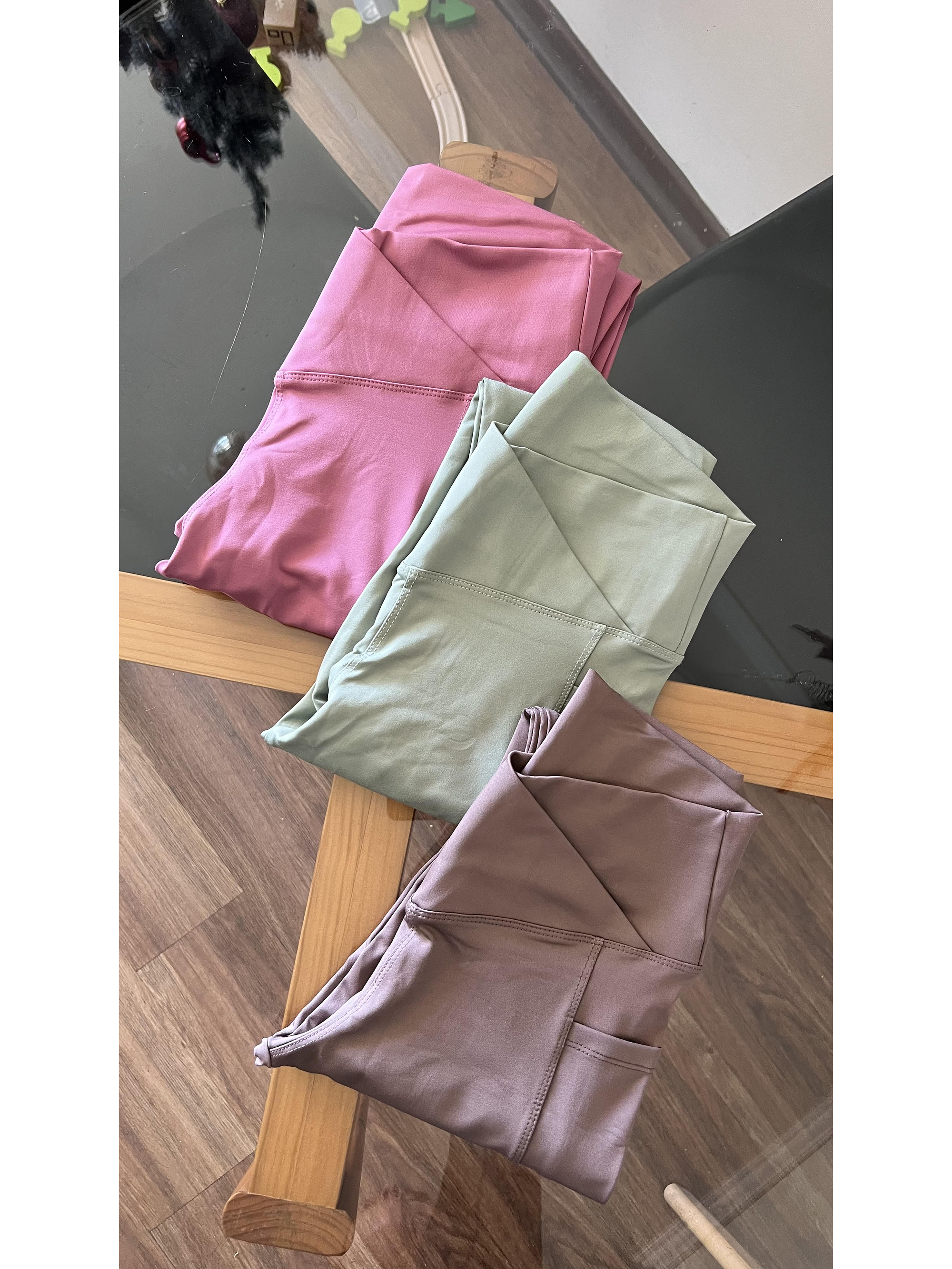 Calza pretina cruzada con bolsillos  1