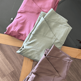 Calza pretina cruzada con bolsillos 