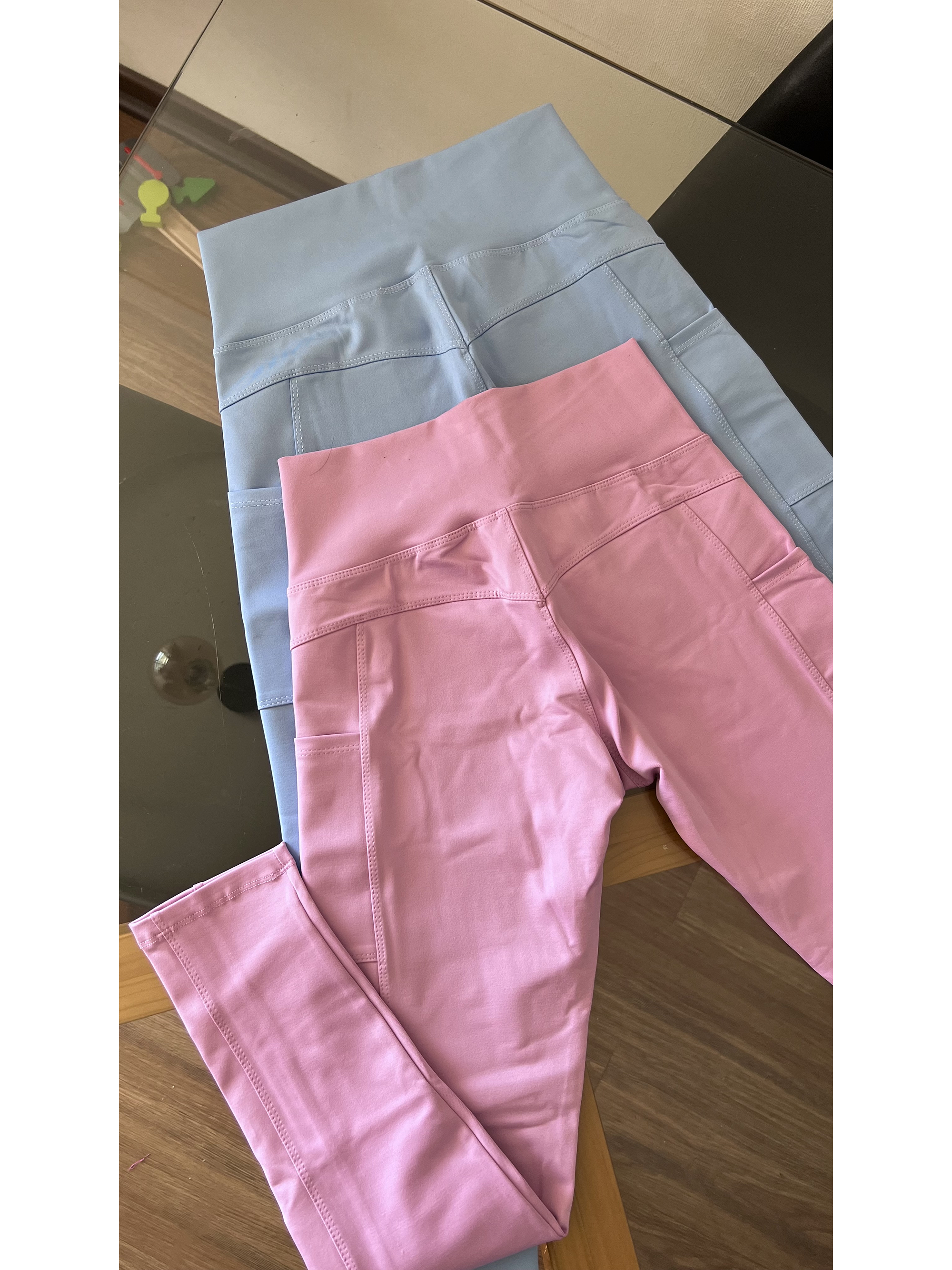 Calza con bolsillos pretina en V 2