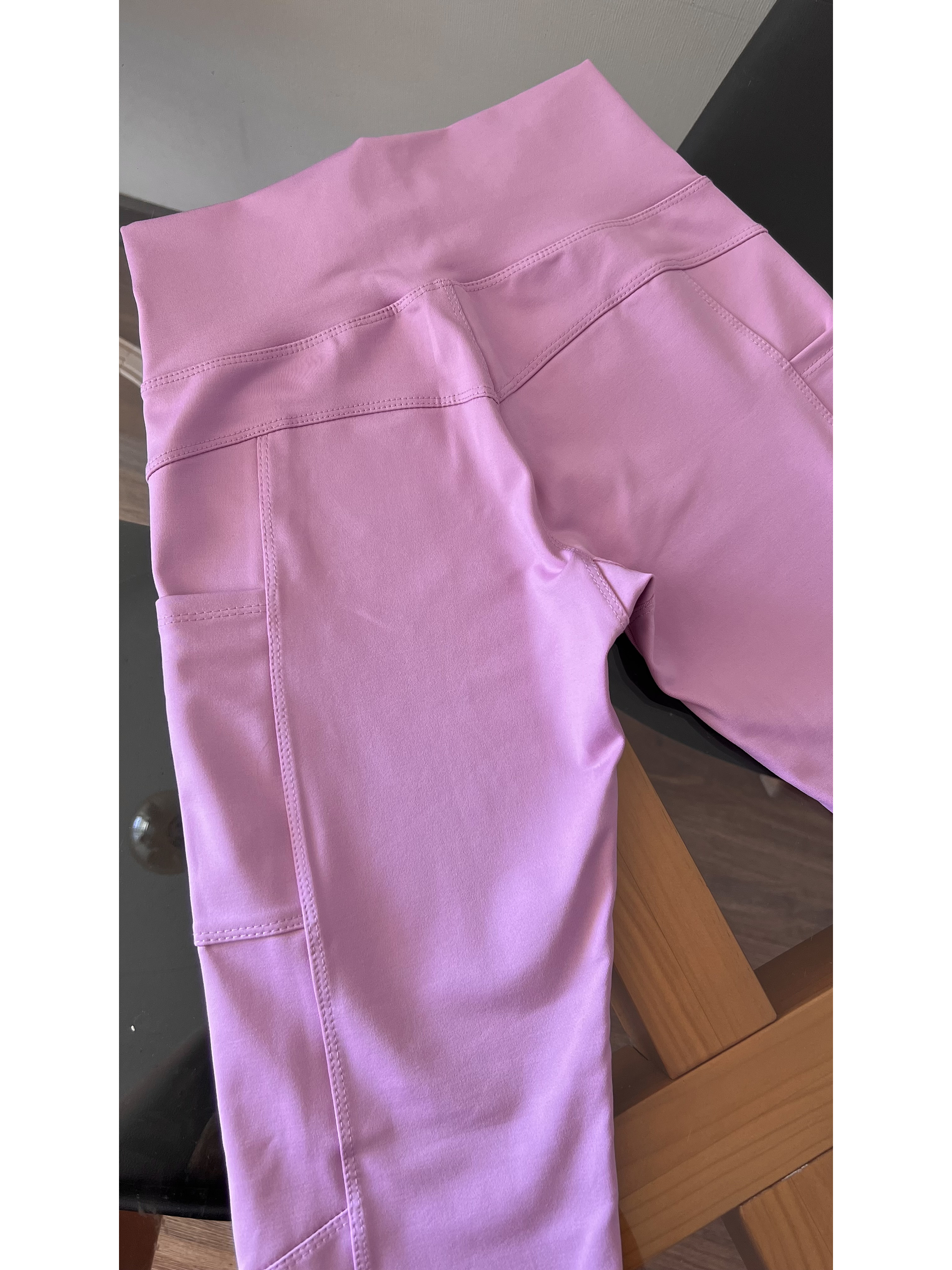 Calza con bolsillos pretina en V 1