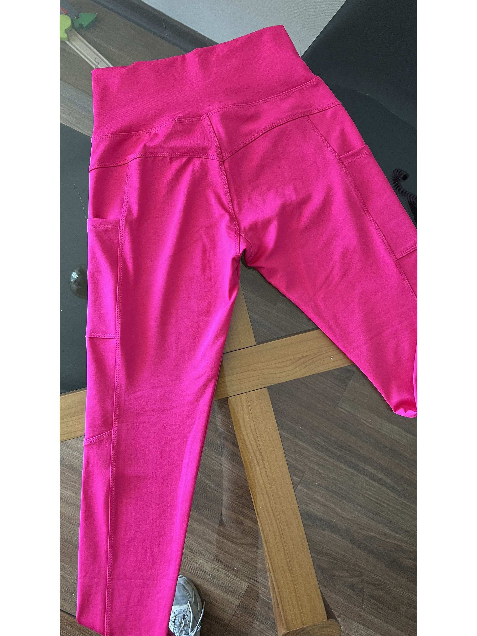 Calza con bolsillos pretina en V 6