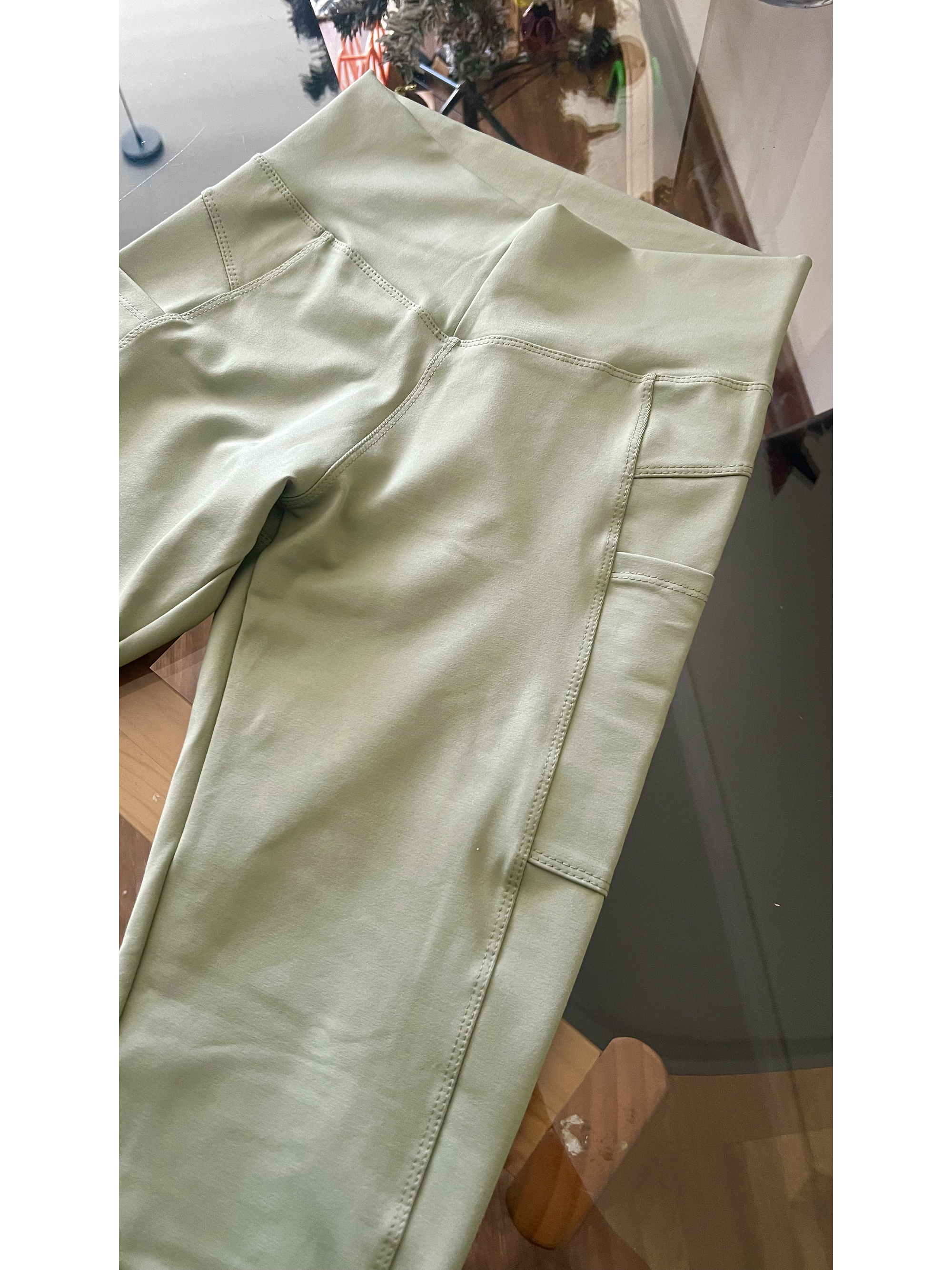 Calza con bolsillos pretina en V 9