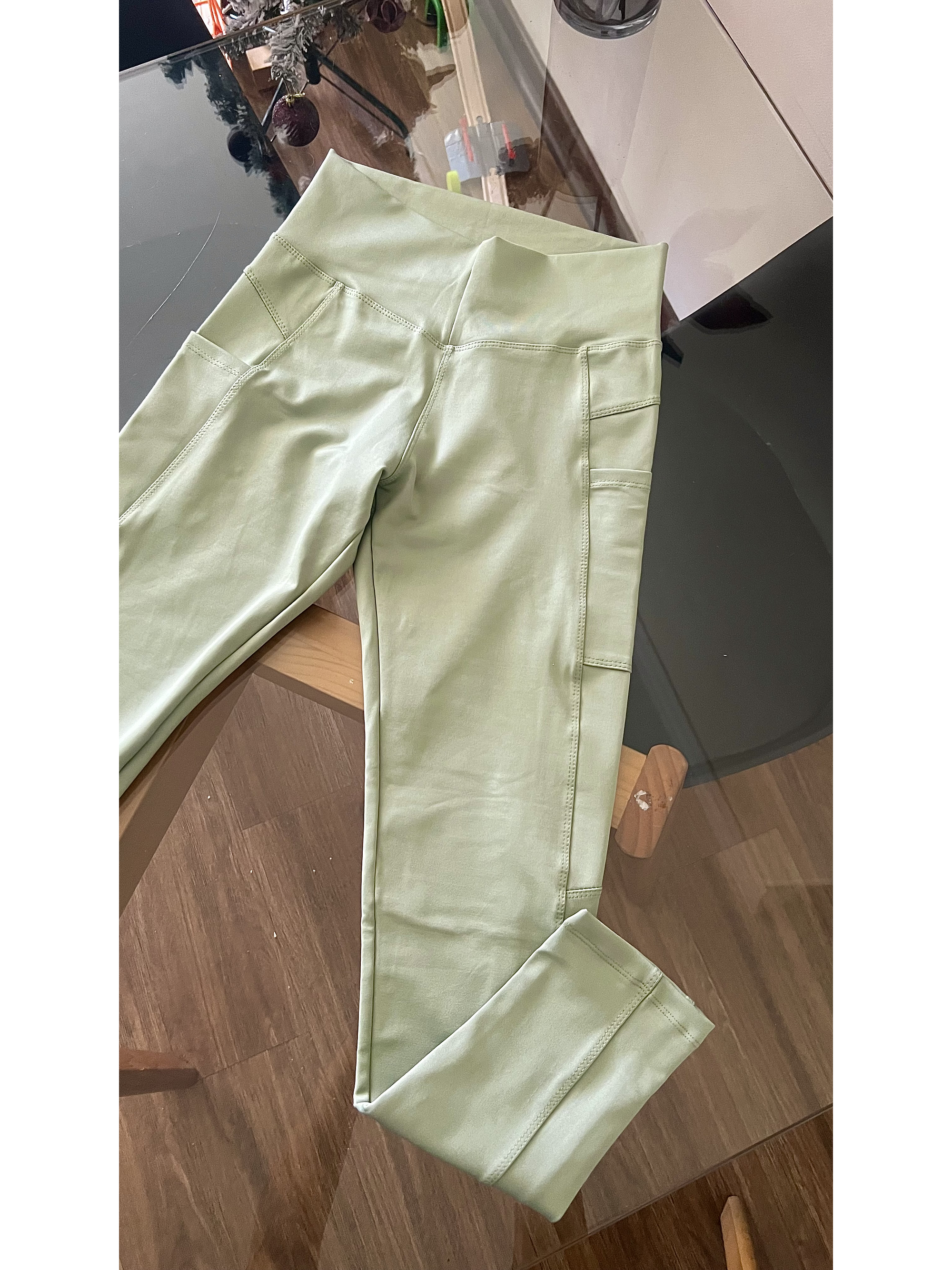 Calza con bolsillos pretina en V 10