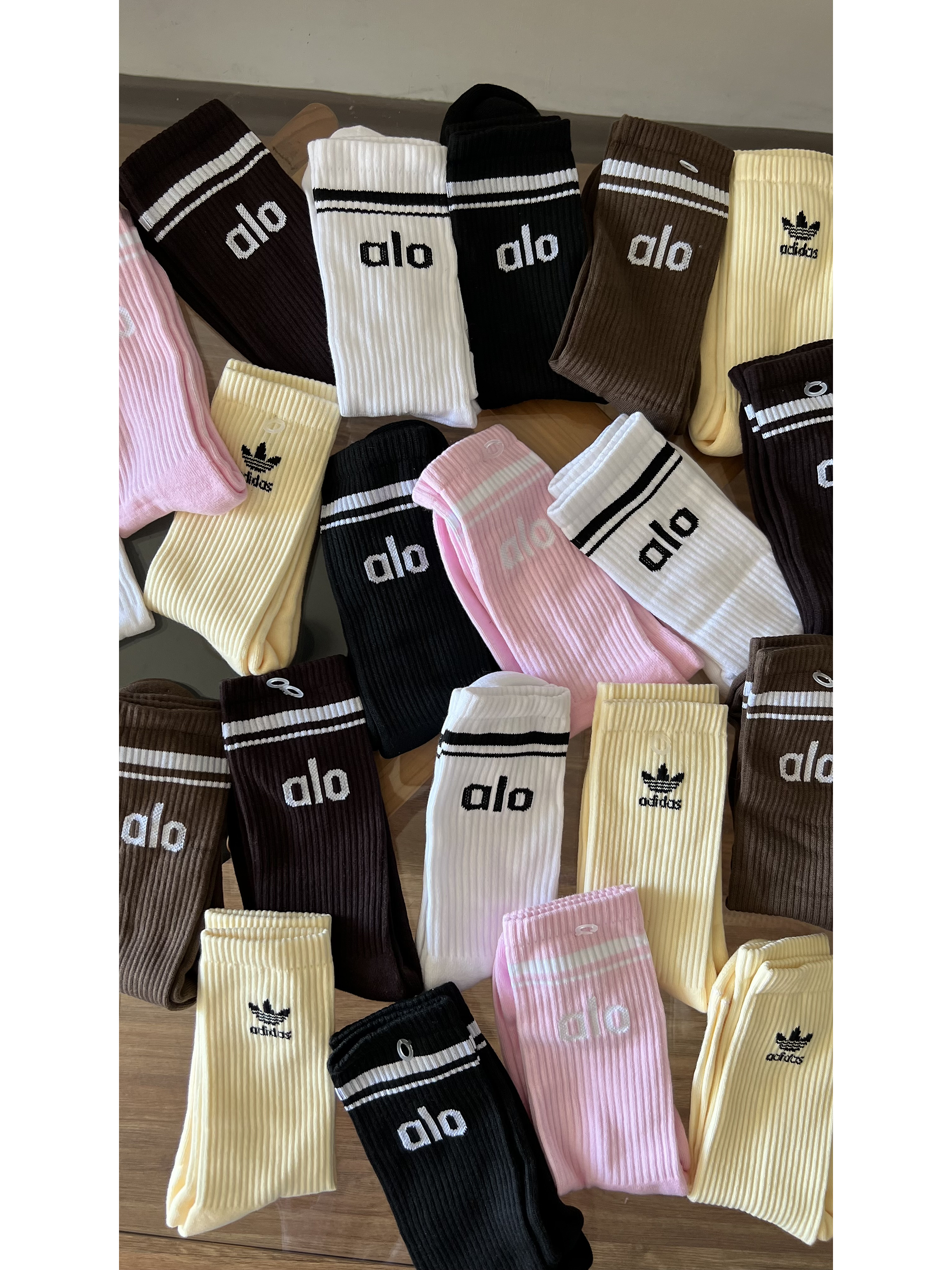 calcetas alo blancas logo negro 3