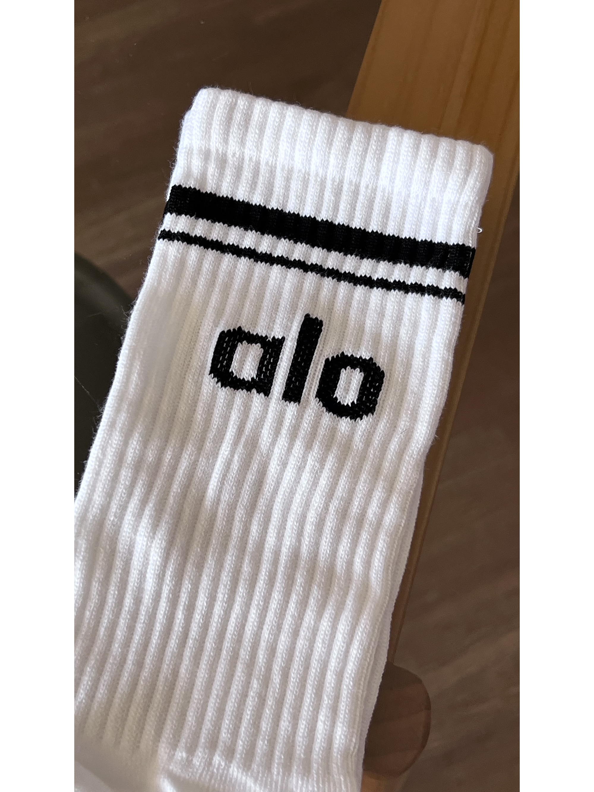 calcetas alo blancas logo negro 1
