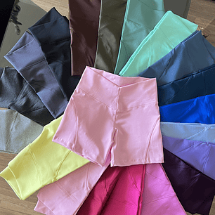 Short liso corte corazón