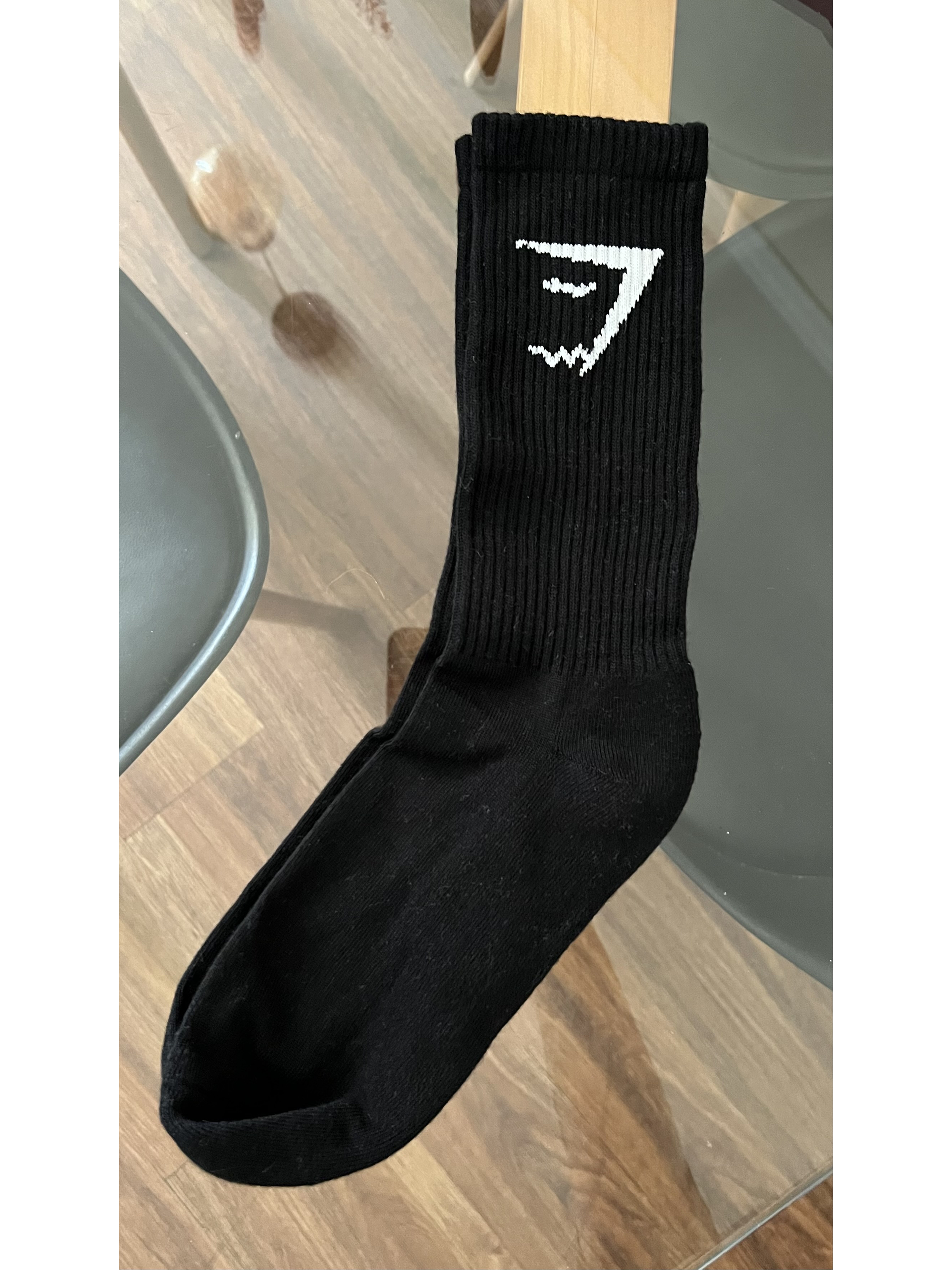 calcetas gymshark negro logo blanco 2