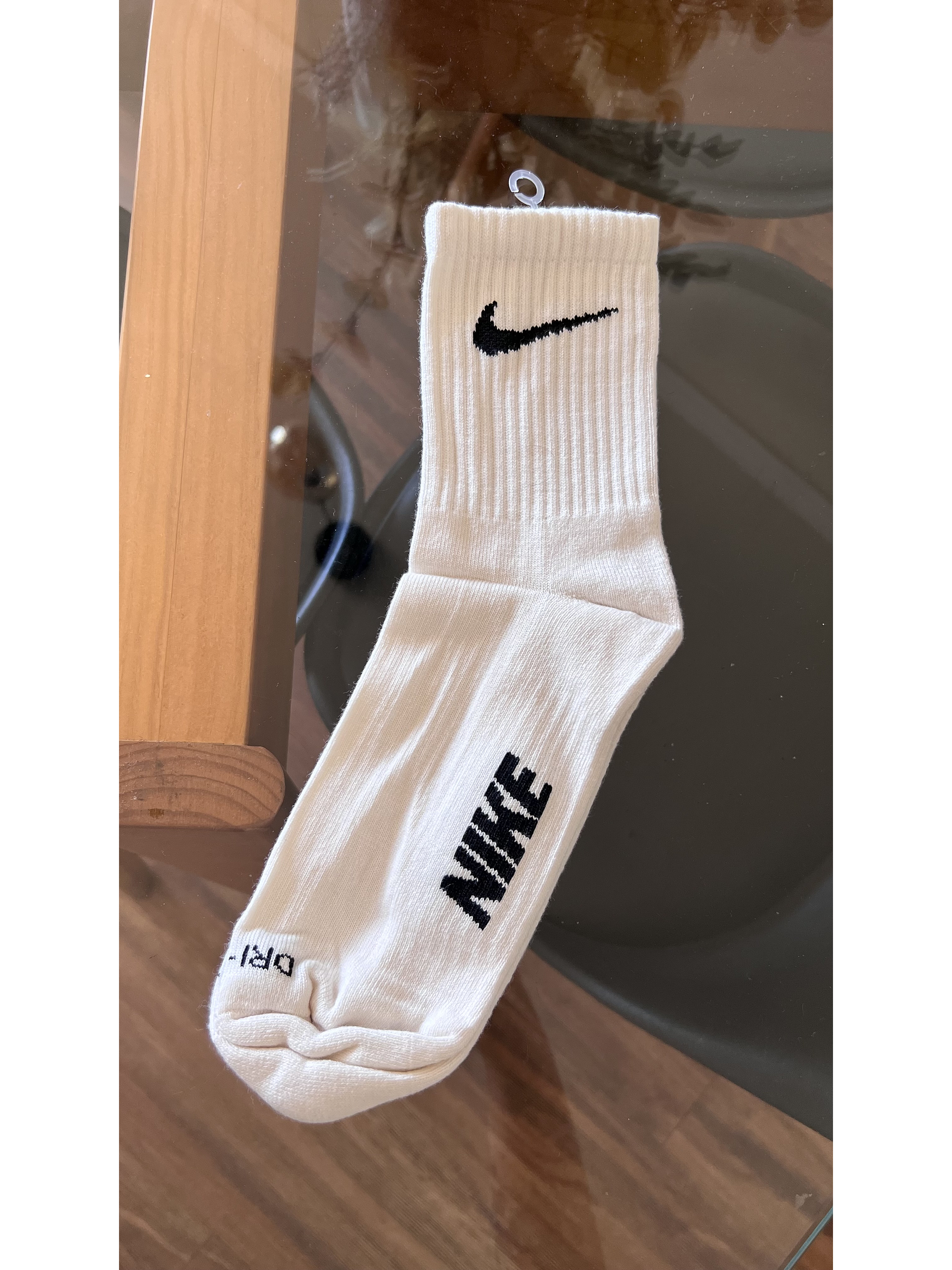 calcetas nike 2/4 crema 1