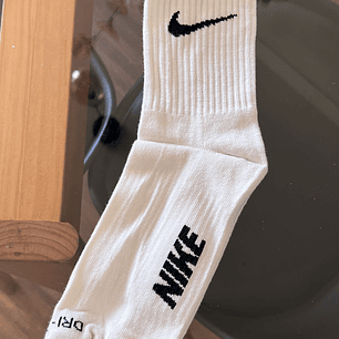 calcetas nike 2/4 crema