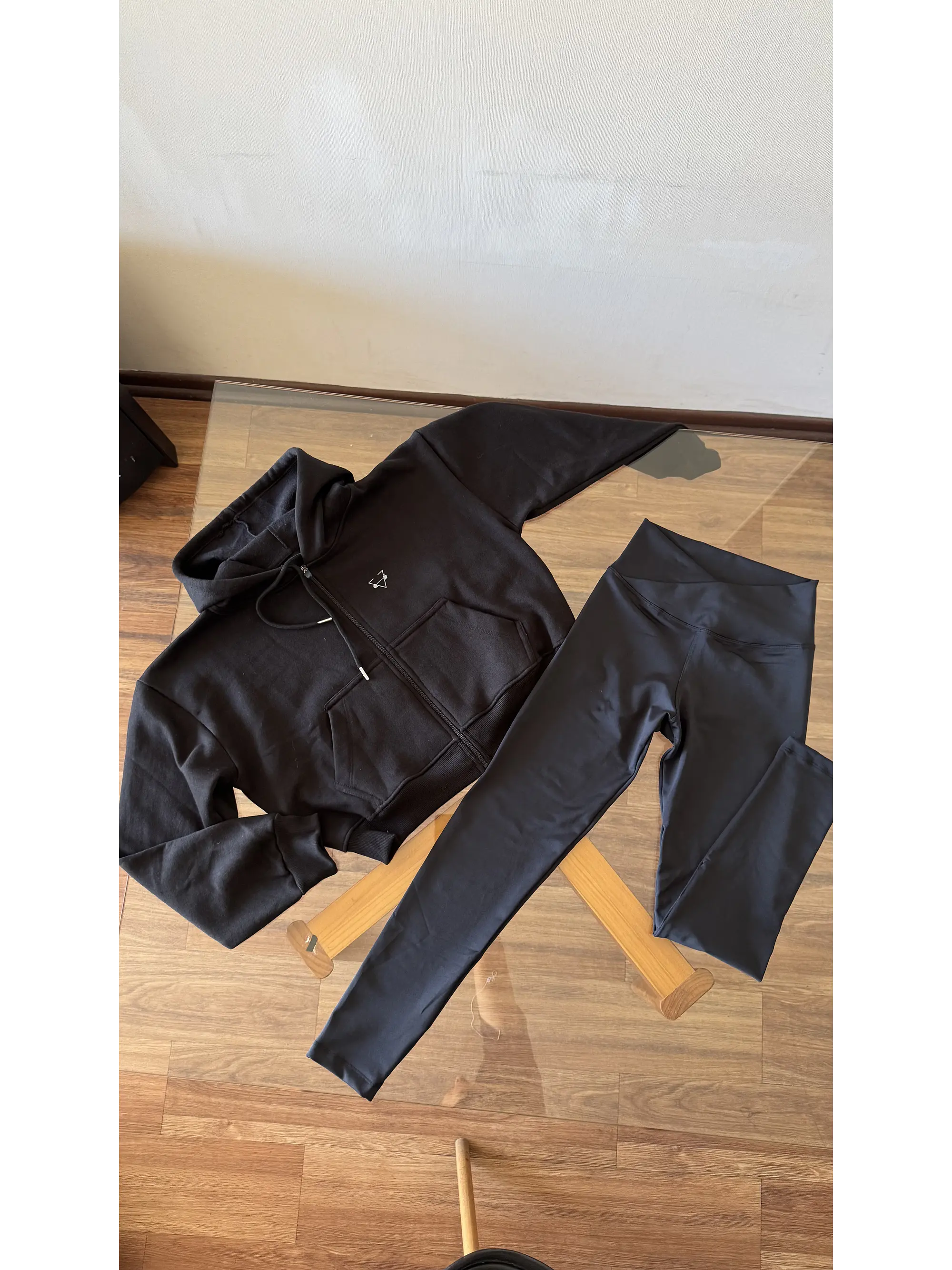 Hoodie Crop Boxy Fit con Cierre 2