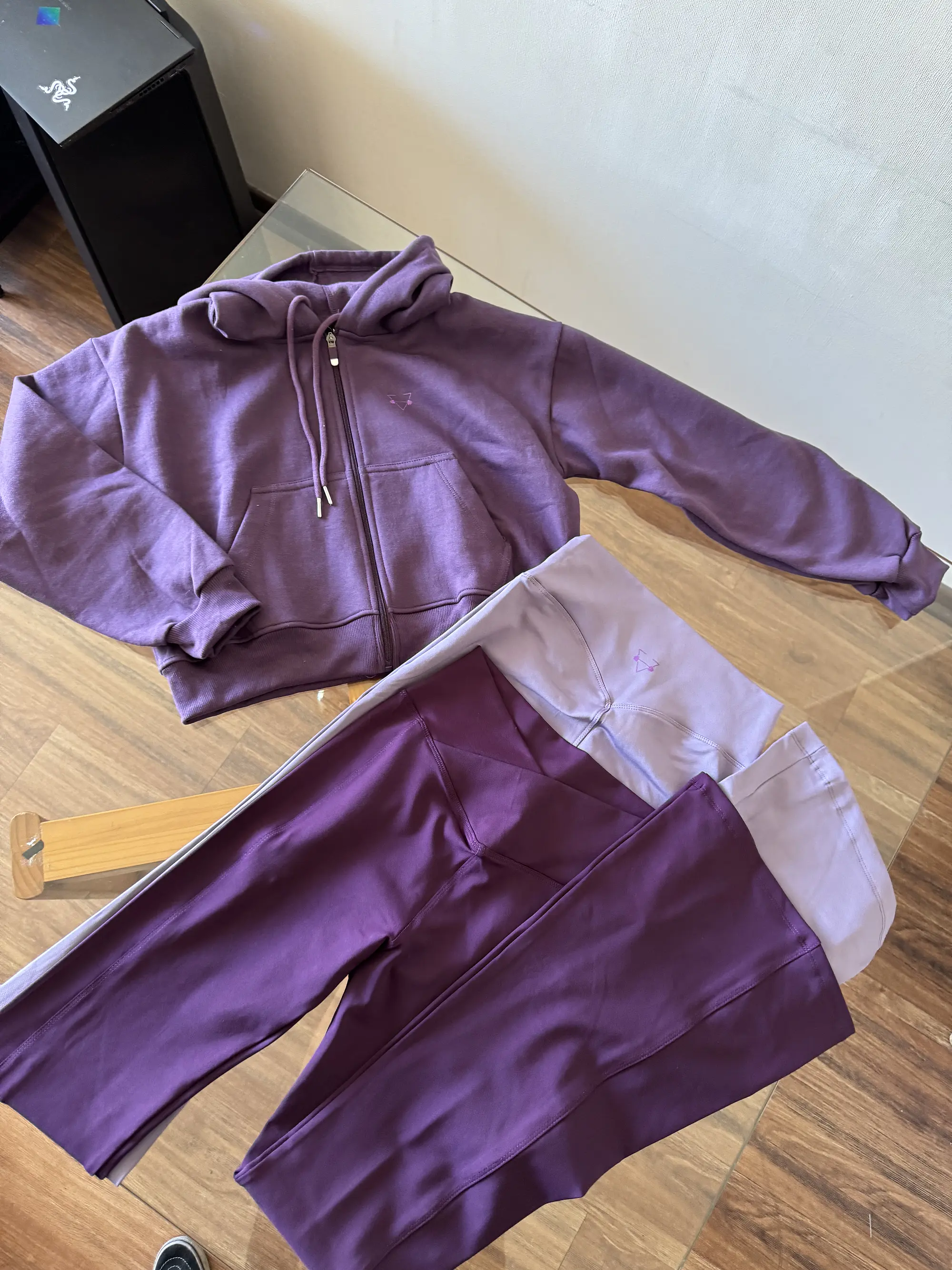 Hoodie Crop Boxy Fit con Cierre 4