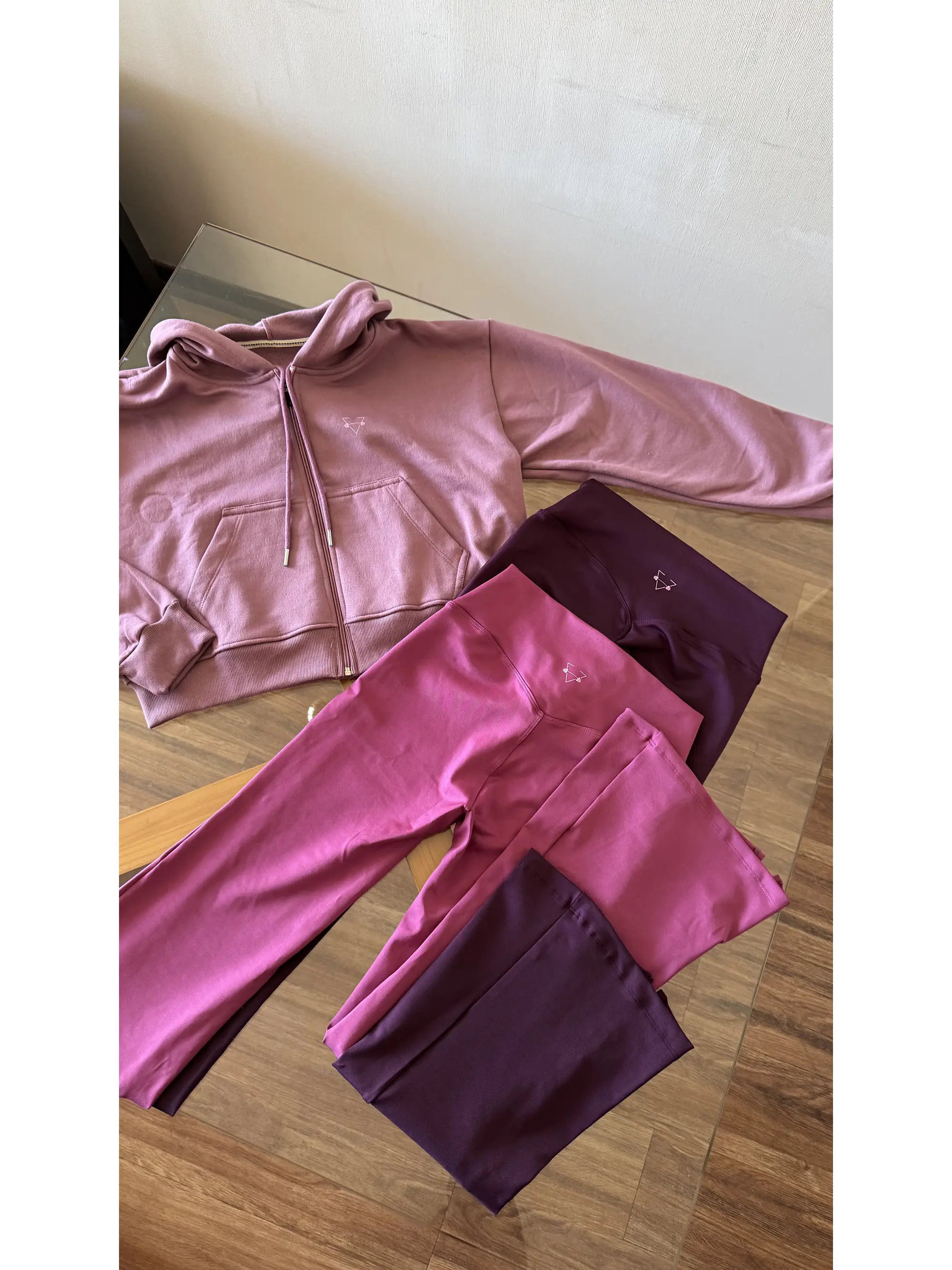 Hoodie Crop Boxy Fit con Cierre 15