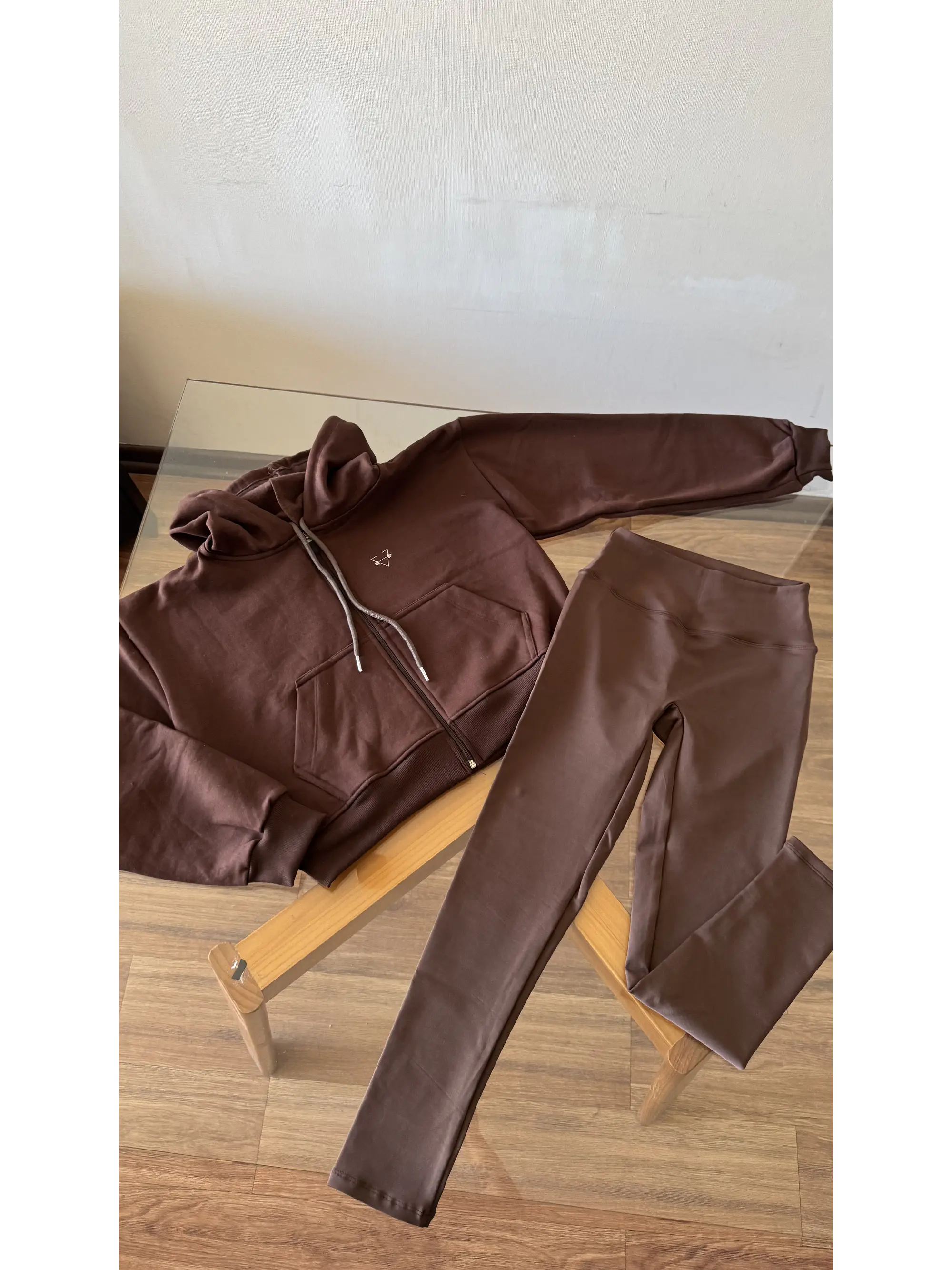 Hoodie Crop Boxy Fit con Cierre 16