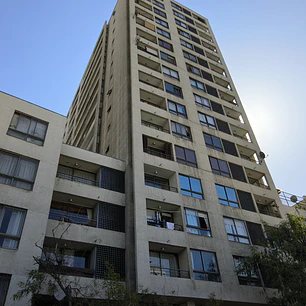 DIECIOCHO 715, ESTILO MARIPOSA