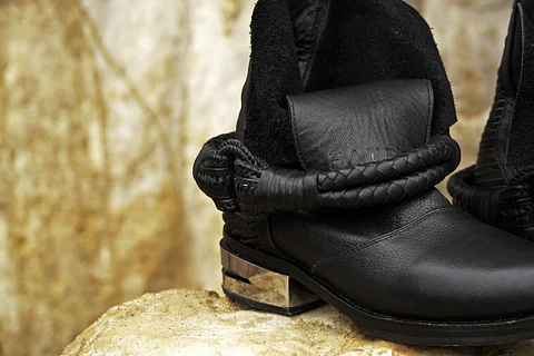 AARIA BOOT CUFFS black