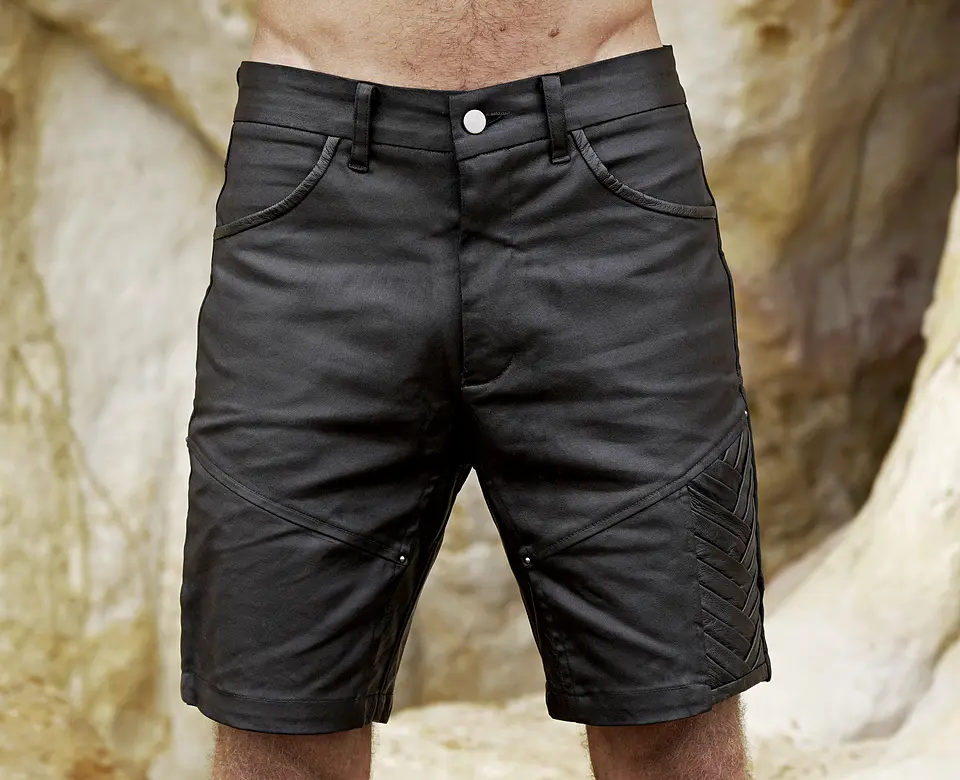 NERO SHORTS black 3