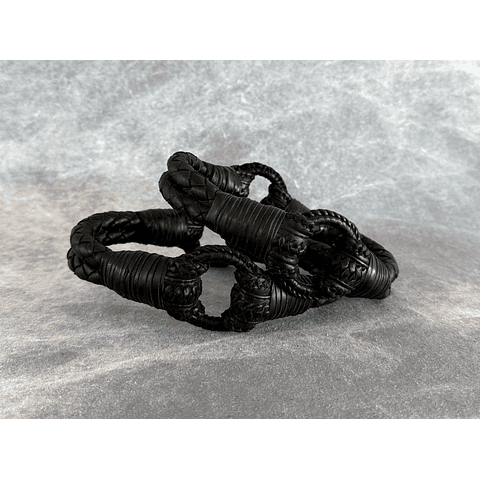 AARIA BOOT CUFFS black