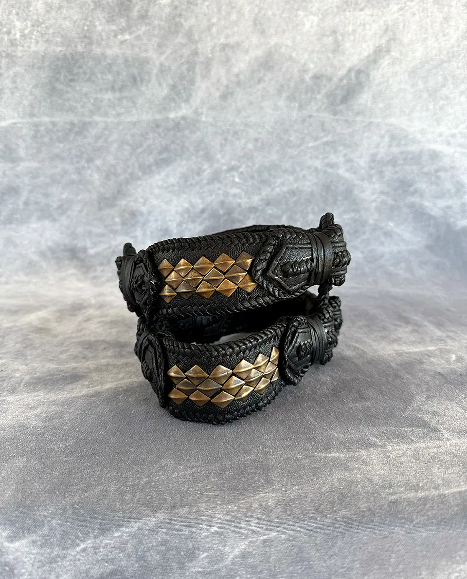 SHEA BOOT CUFFS black | brass 1