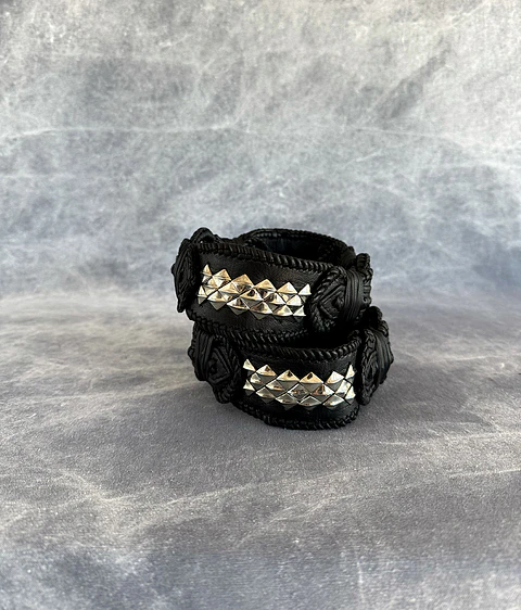 SHEA BOOT CUFFS black | silver