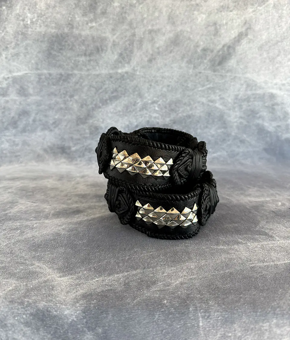 SHEA BOOT CUFFS black | silver 1