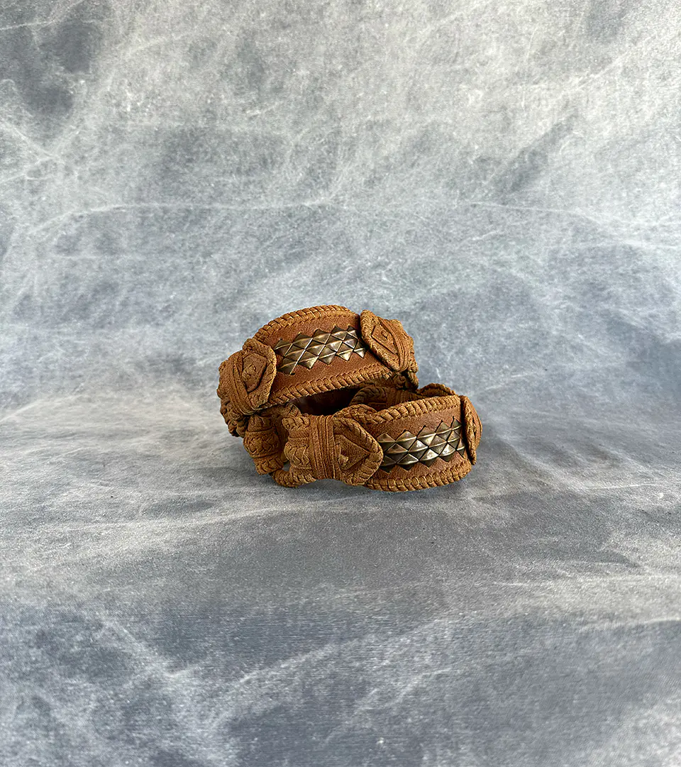 SHEA BOOT CUFFS camel | brass 1