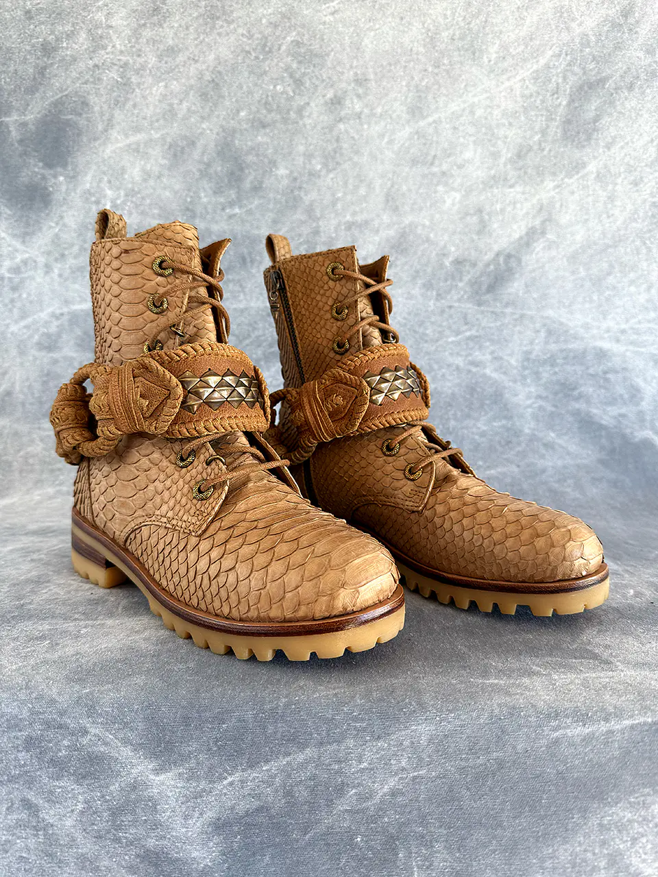 SHEA BOOT CUFFS camel | brass 2