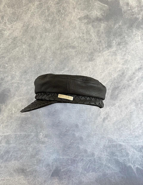 NAYLA HAT black