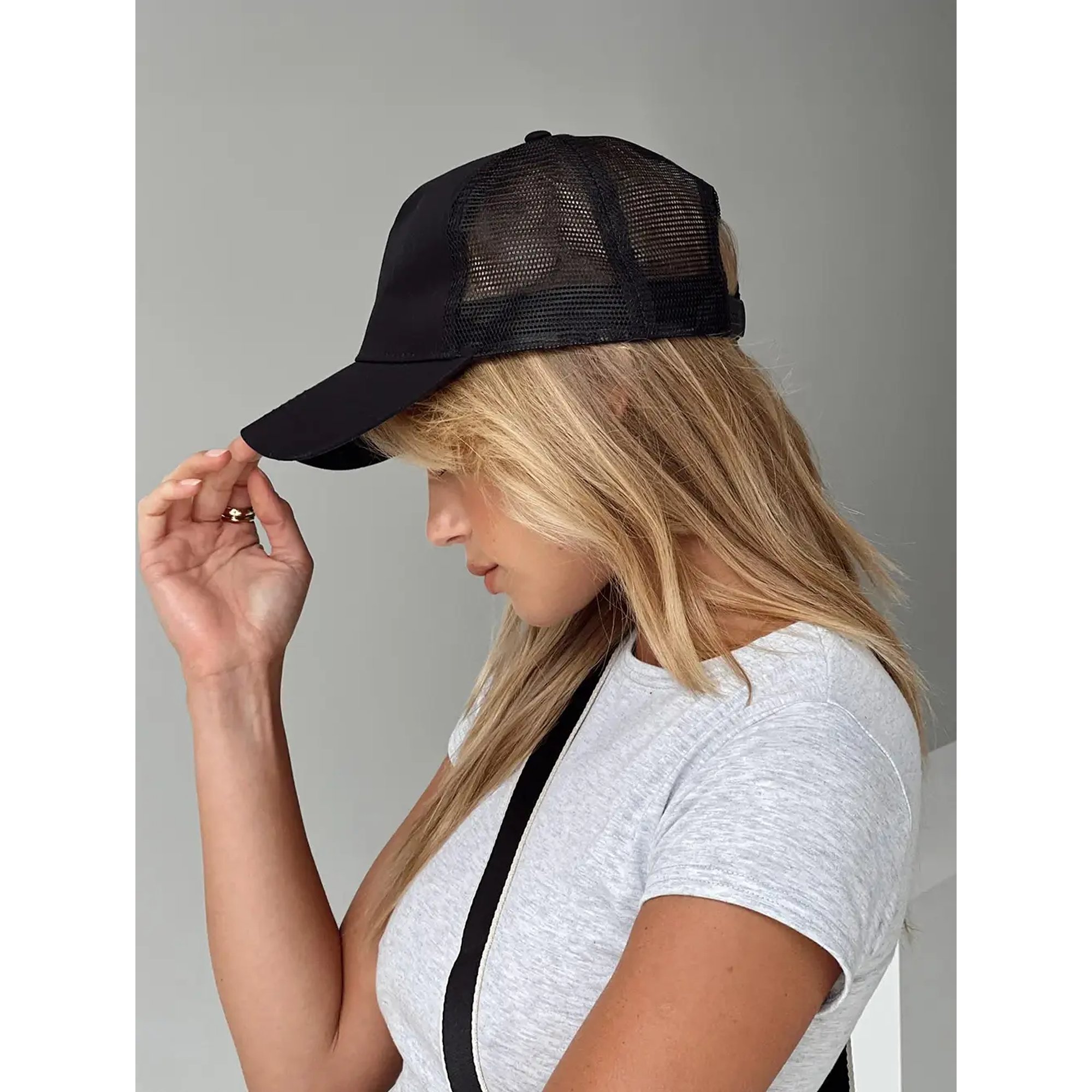 Gorra negra de demostración 3