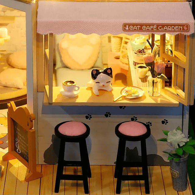 Cat Cafe Garden Miniatura Armable con Exhibidor - Hongda