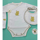 Conjunto de maternidade com body + Babete + gorro  ( estampado) 100% algodão 3