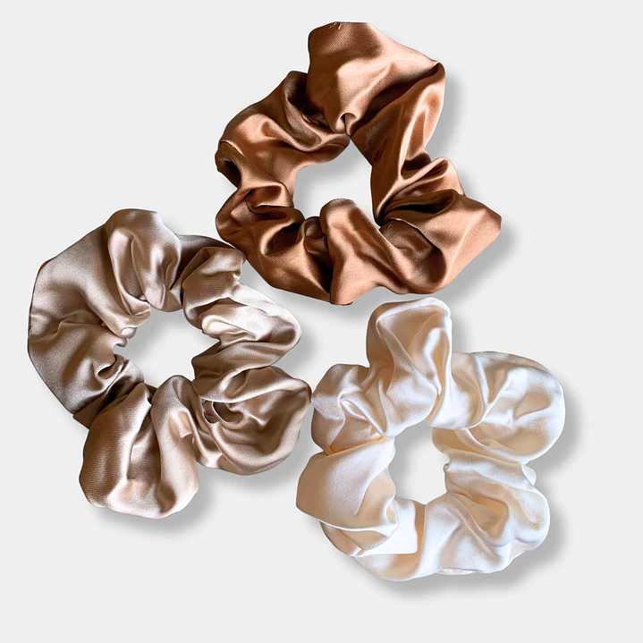 TRIO SCRUNCHIES SATINADOS CLAROS  1