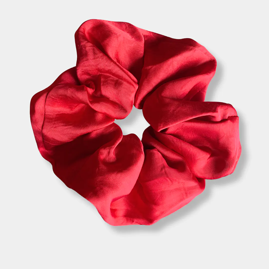 SCRUNCHIE SATINADO ROJO 1