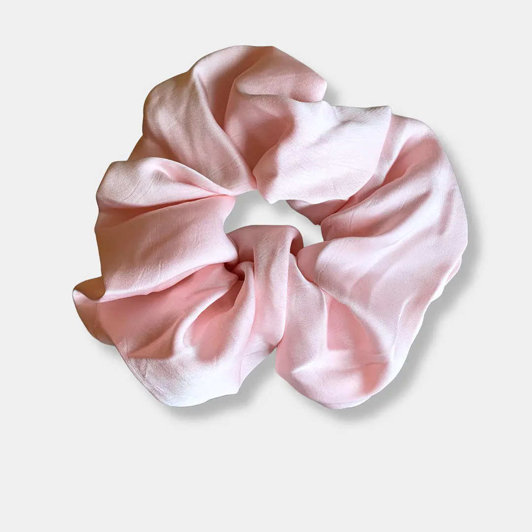 SCRUNCHIE SATINADO ROSADO CLARO  1
