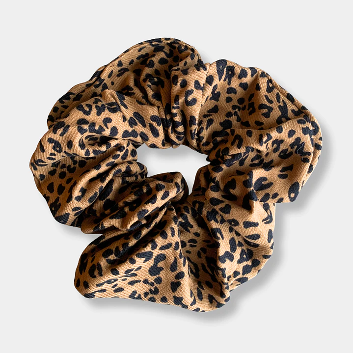SCRUNCHIE CAFÉ LEOPARDO NEGRO  1