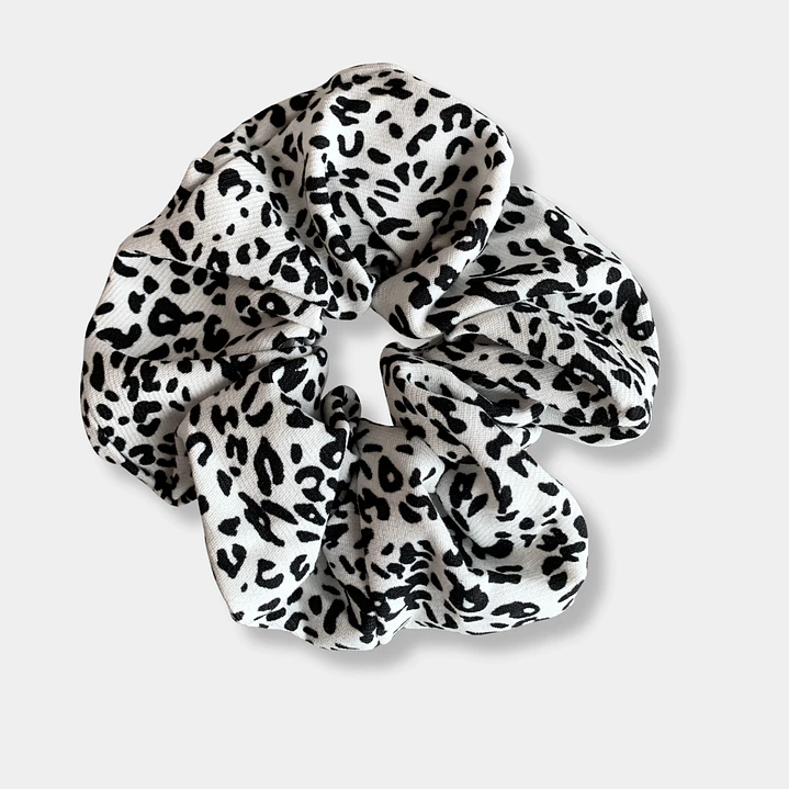 SCRUNCHIE BLANCO LEOPARDO NEGRO  1