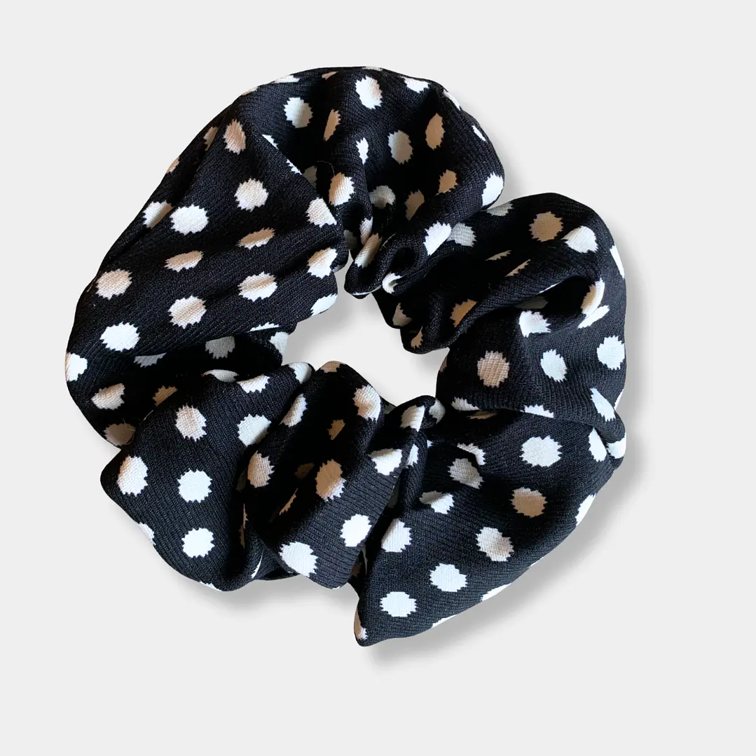 SCRUNCHIE NEGRO PUNTOS BANCOS  1