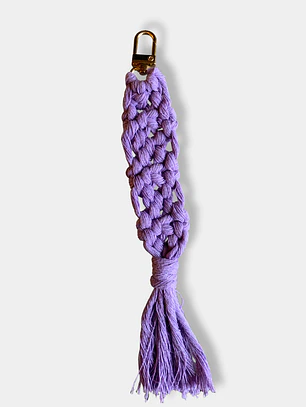 LLAVERO MACRAME PLANO MORADO