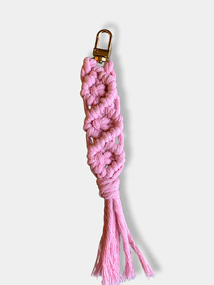LLAVERO MACRAME PLANO ROSADO