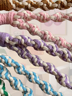LLAVERO MACRAME TRENZADO ROSADO