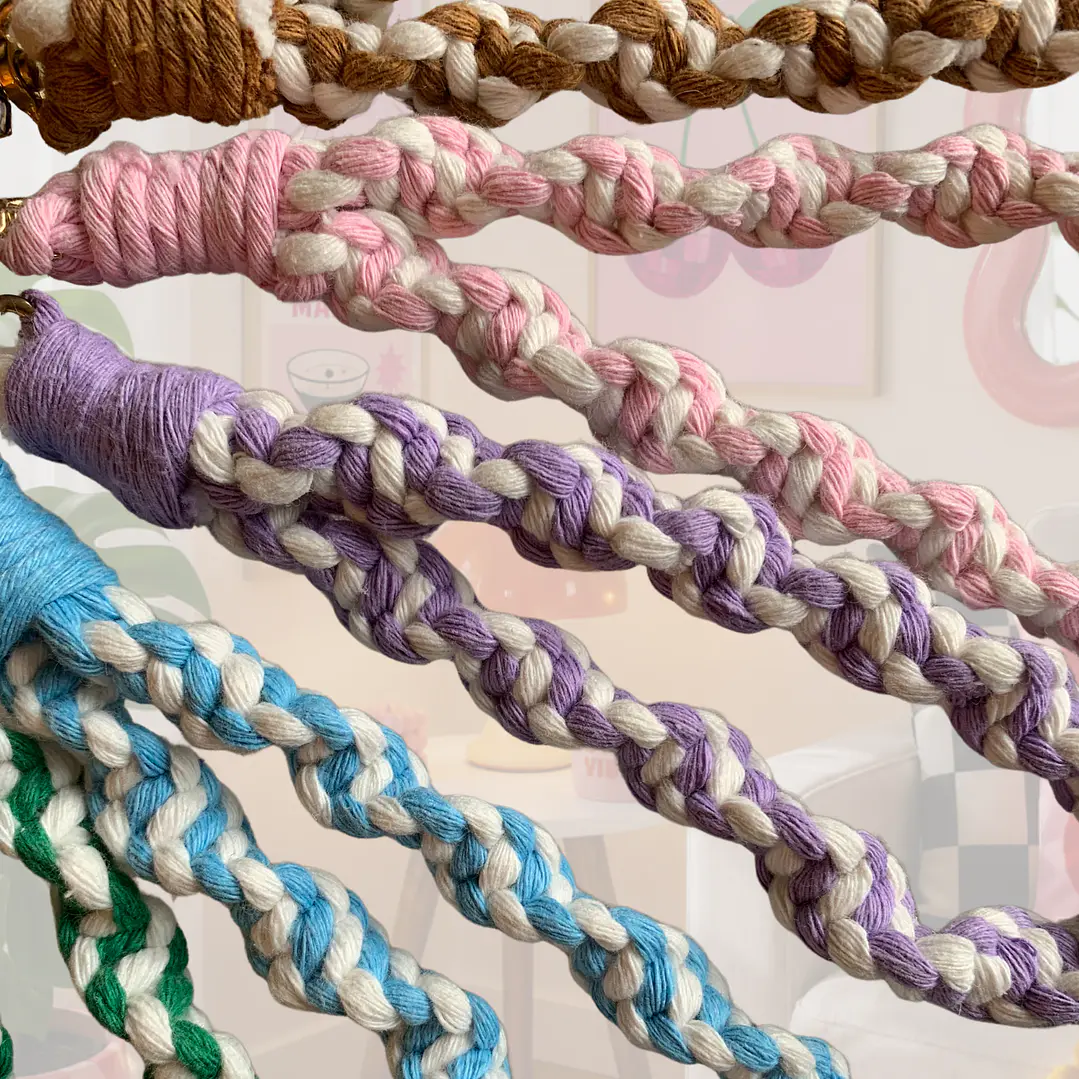 LLAVERO MACRAME TRENZADO CELESTE 2