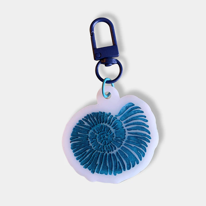LLAVERO ACRILICO GRABADO CARACOL GANCHO AZUL 1