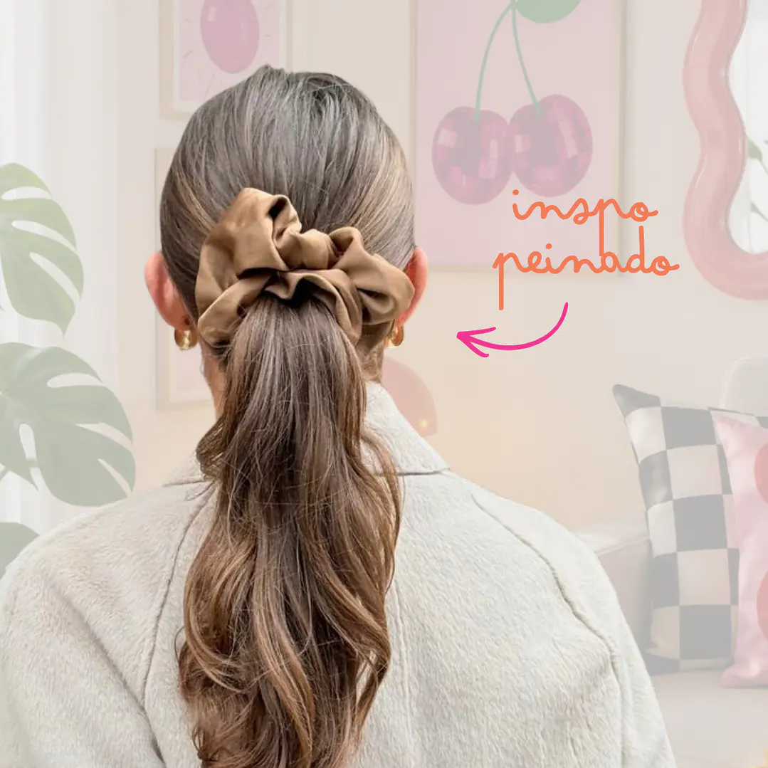 SCRUNCHIE SATINADO CAFÉ 2